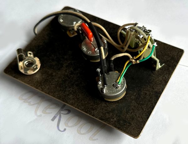 Fender Stratocaster HSS Vintage Style Wiring Harness with 5-way Switch